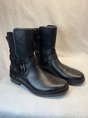 Rugged UGG Simmons Black Leather  Double Buckle Ankle Boots W/ Shearling Lining